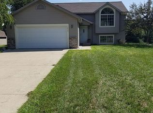 2420 Stanton Dr, Middleville, MI 49333