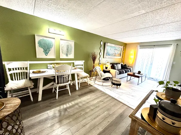 209 W Miracle Strip Pkwy APT D204, Mary Esther, FL 32569