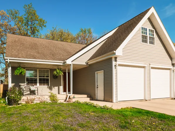 33843 N 2nd St, Grayslake, IL 60030