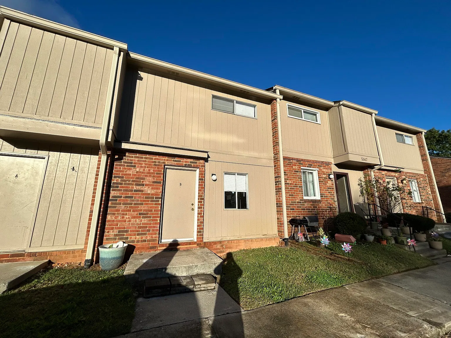 2 bed, 1.0 bath, 1200 sqft, $1,200 — Photo 1