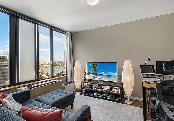 5th image of 300 E 93rd St APT 22D
