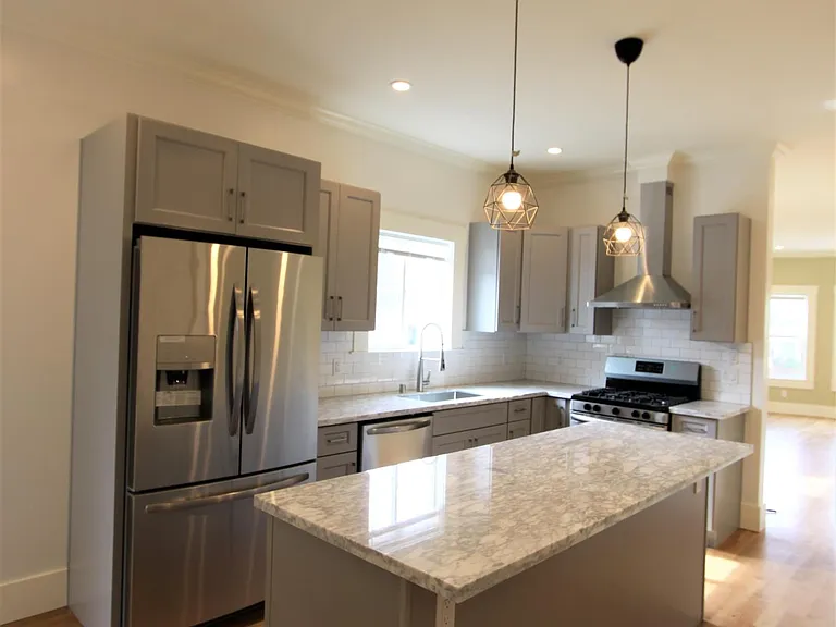 1161 Stanford Ave — Photo 5