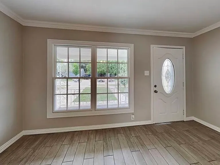 3514 Texas Dr — Photo 2