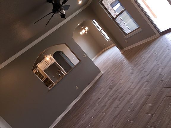 4th image of 446 Claybrook Dr