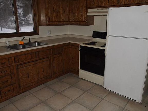 5th image of 1175 County Road B W
