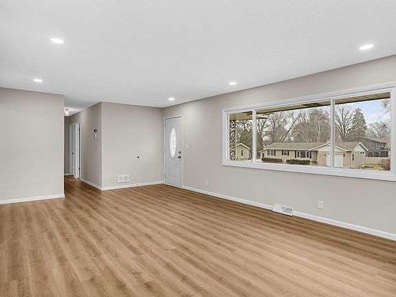 5th image of 4617 Maryland Ave N
