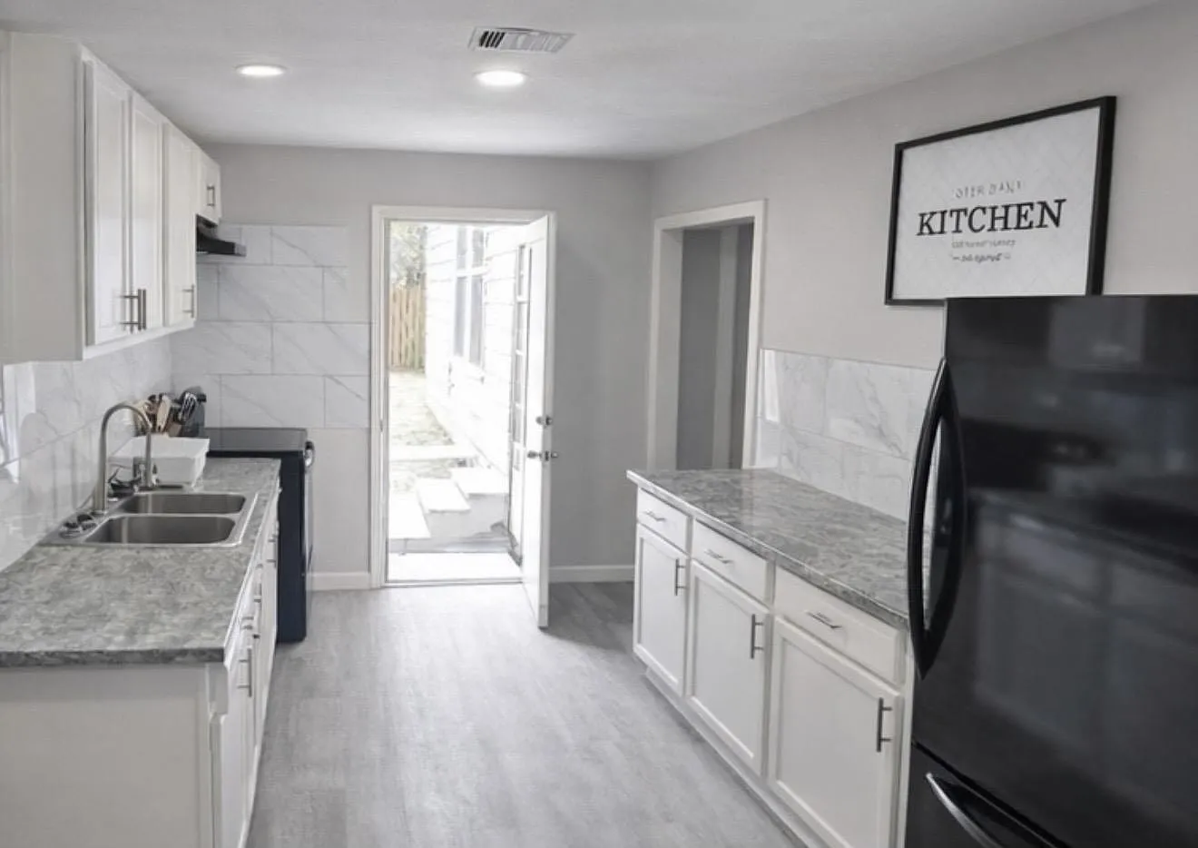 4 bed, 3.0 bath, 1847 sqft, $1,044 — Photo 3