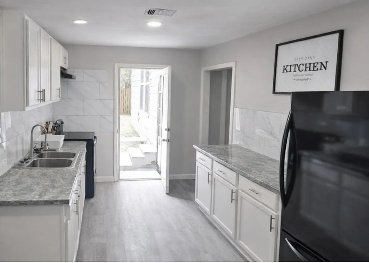 Kitchen - Paradise Ln