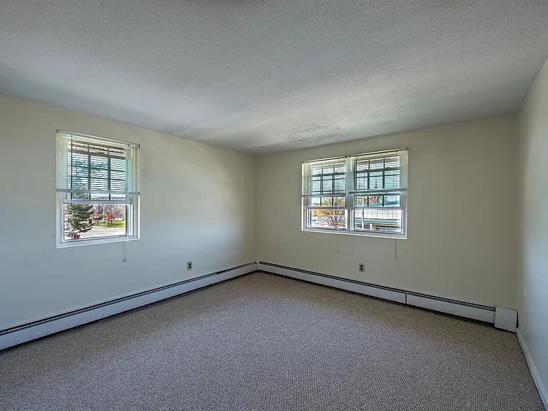 38 Highland St — Photo 2