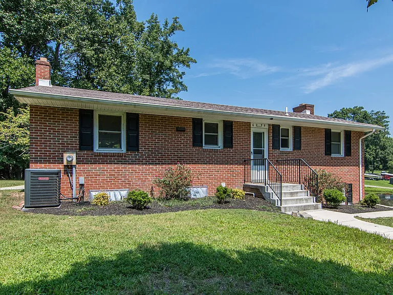 6275 Fenwick Rd — Photo 4