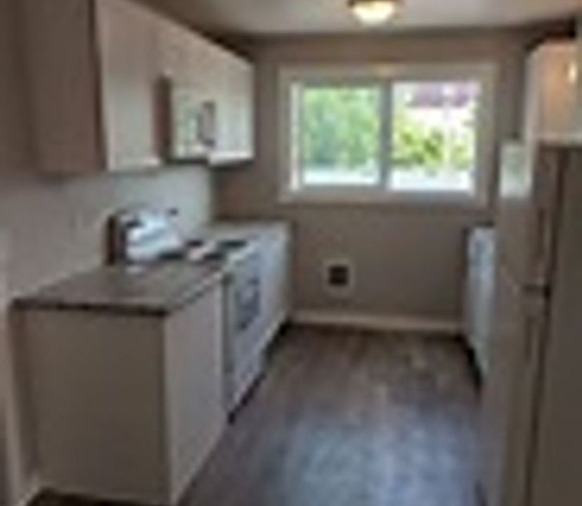 2nd image of 166 Jackson St E APT 13