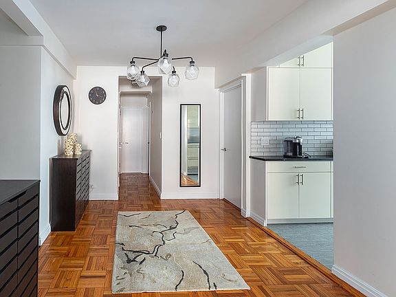 4th image of 315 W End Ave APT 5C