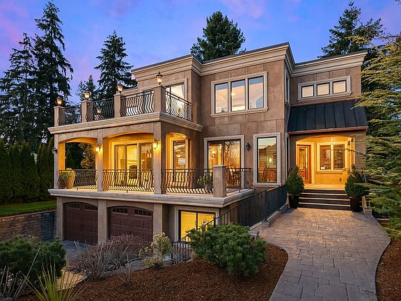 2nd image of 658 17th Ave W
