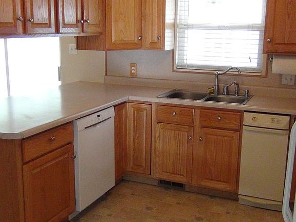 3rd image of 2855 W Berwick Pl
