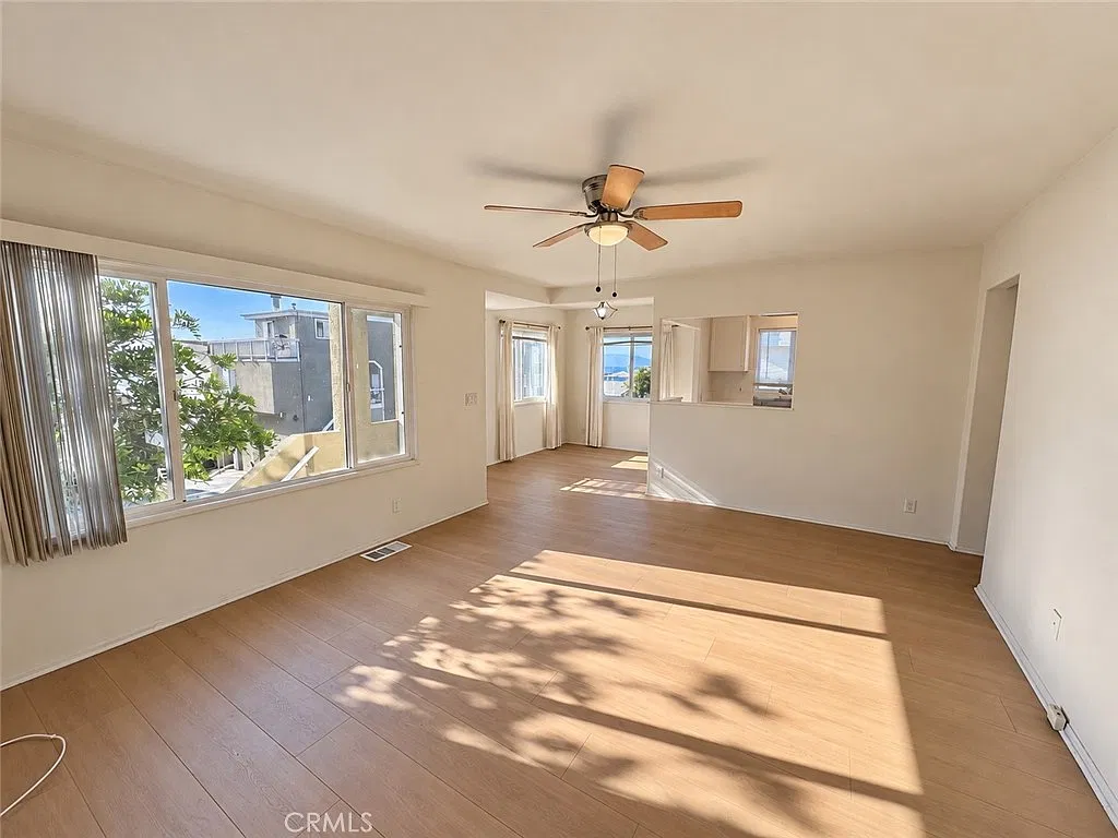 2 bed, 1.5 bath, 996 sqft, $6,000 — Photo 4