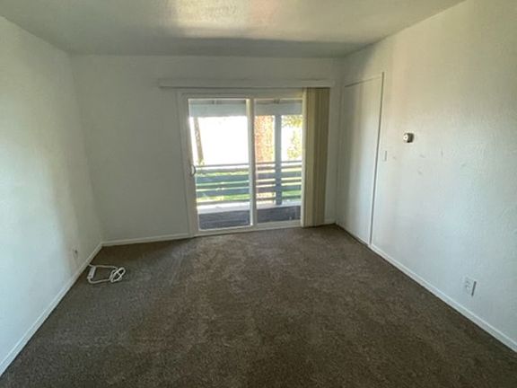 2nd image of 861 Lakeview Ave #9