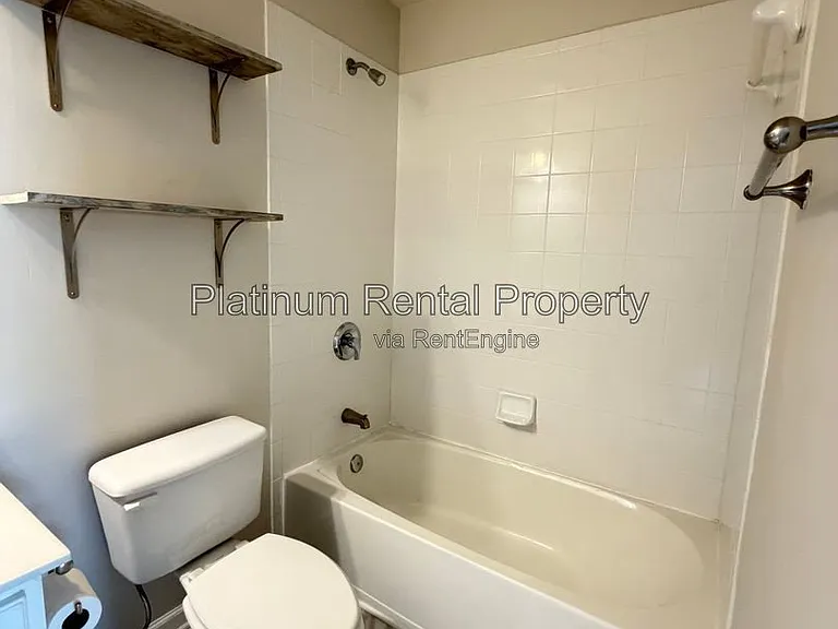 221 16th St NW #3 — Photo 32