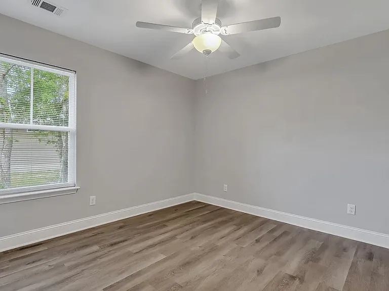 245 Abigail Cir — Photo 4