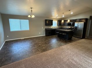 721 1st St NW, Minot, ND 58703