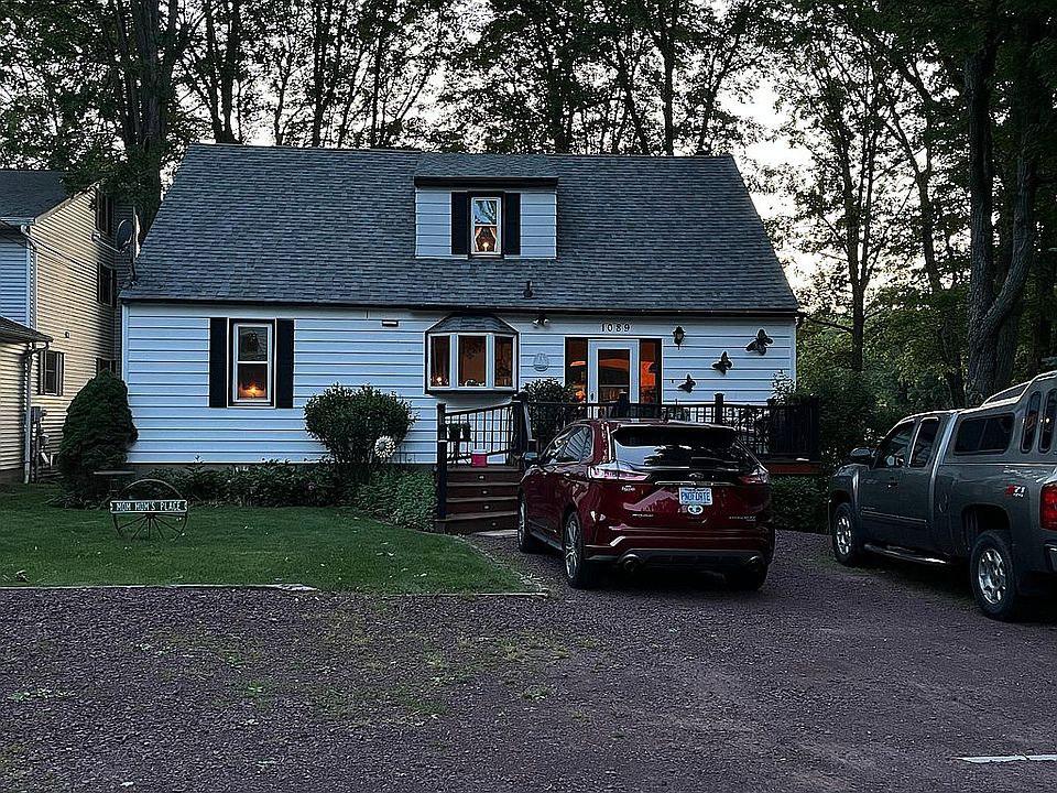 2nd image of 1089 Lakeview Dr