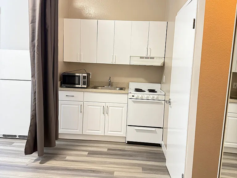 2070 University Avenue — Photo 34