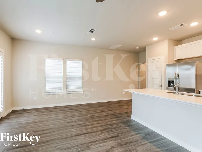 373 N Centro Cir — Photo 8