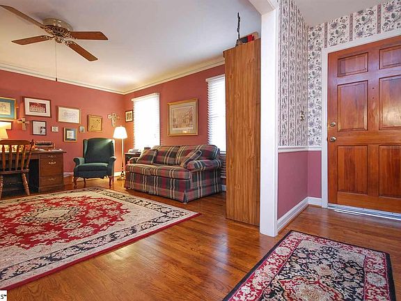 5th image of 12 Wildaire Ln