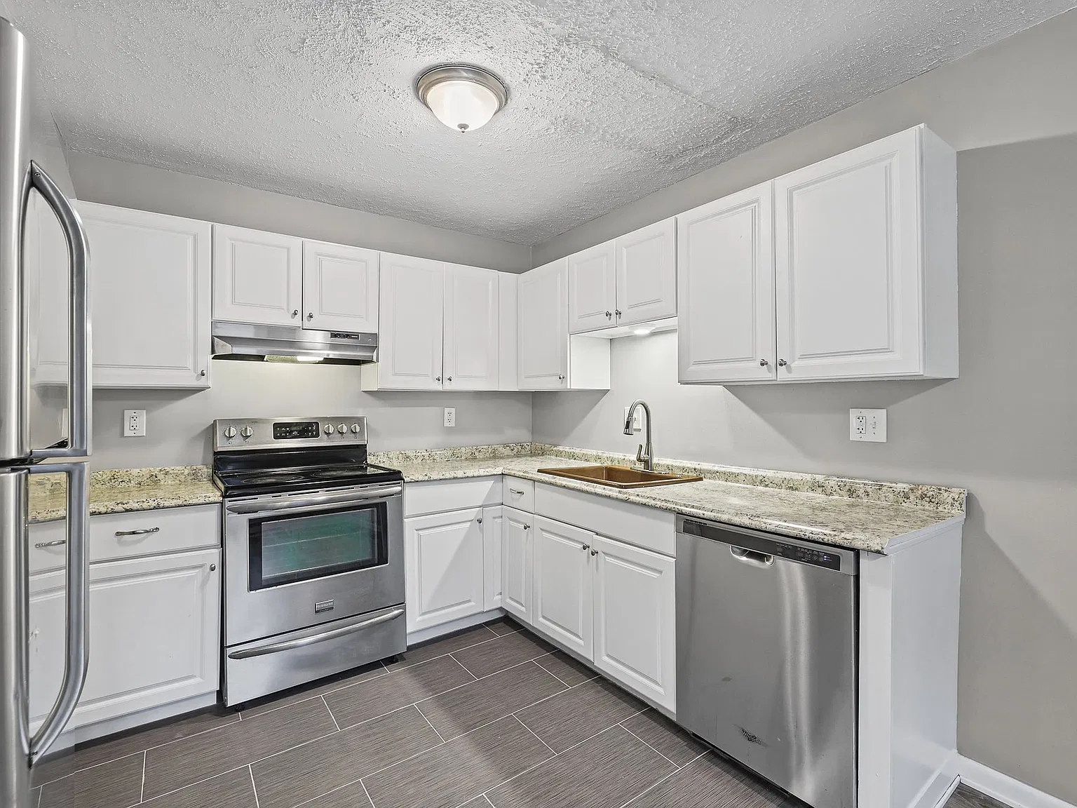 6 Irving Pl — Photo 3