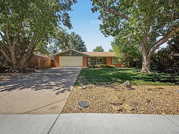 2nd image of 2111 S Kittredge Way