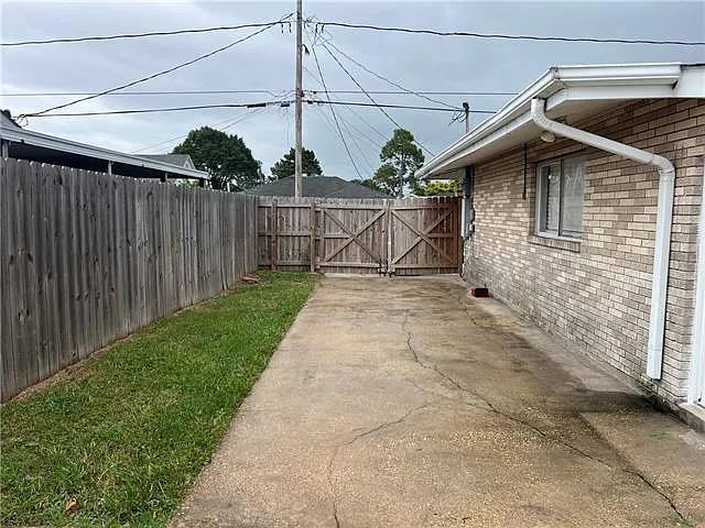 2716 Riverland Dr — Photo 27