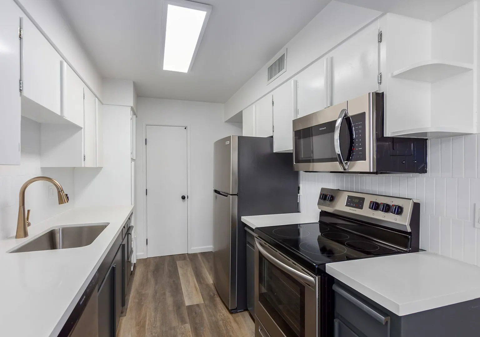 Mid-Century Gem Hidden in a Stunning, Historic Neighborhood! — Photo 1