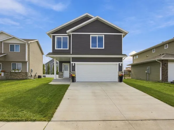 781 Albert Dr W, West Fargo, ND 58078