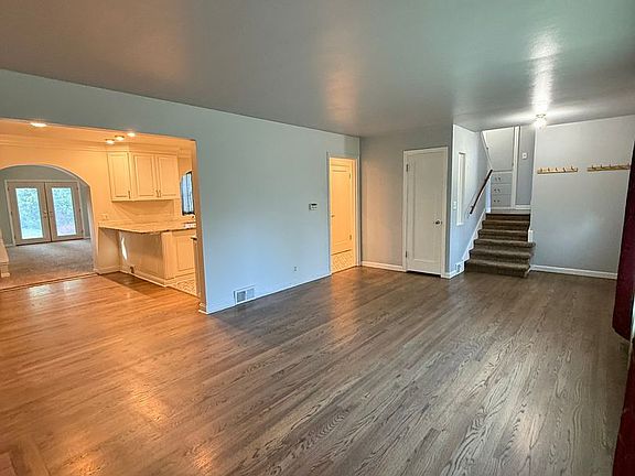 4th image of 2446 E North Altamont Blvd