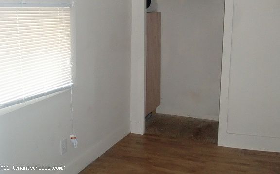3rd image of 902 Vermont Ave