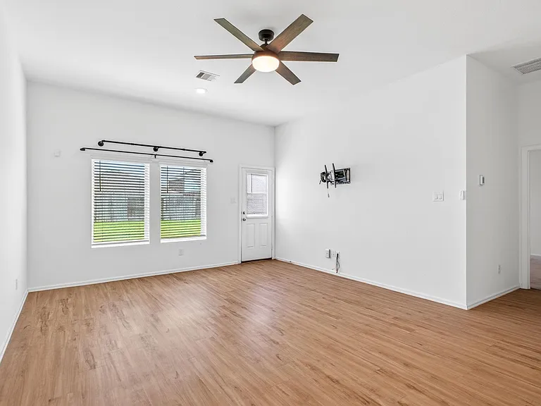 1519 Twilight Green Dr — Photo 13