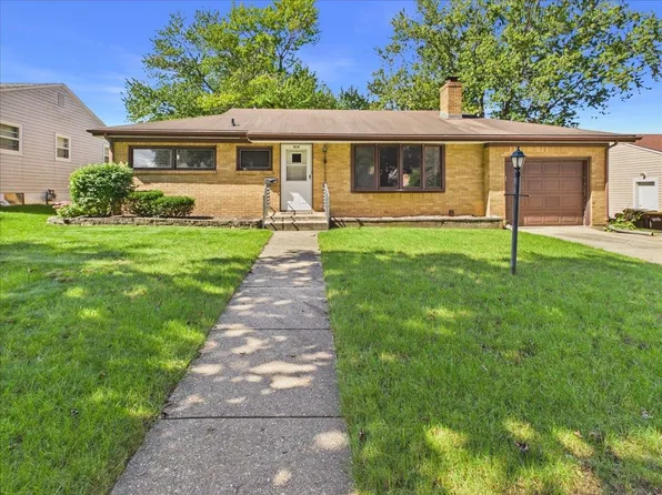 919 Woodland Dr, Rockford, IL 61108