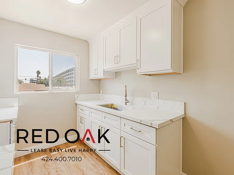 921 W 82nd St #21 — Photo 11