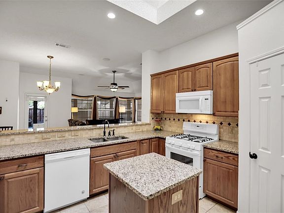 2nd image of 3900 Rose Ct
