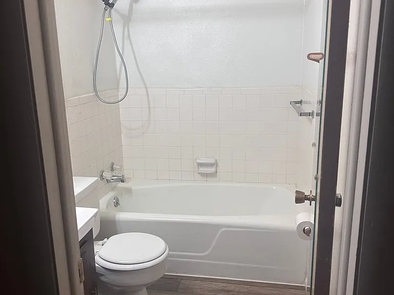 527 Jensen St — Photo 10