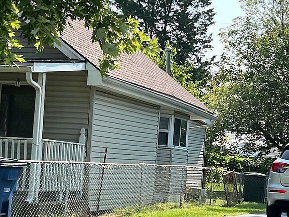 2nd image of 2536 Warrendale Ave