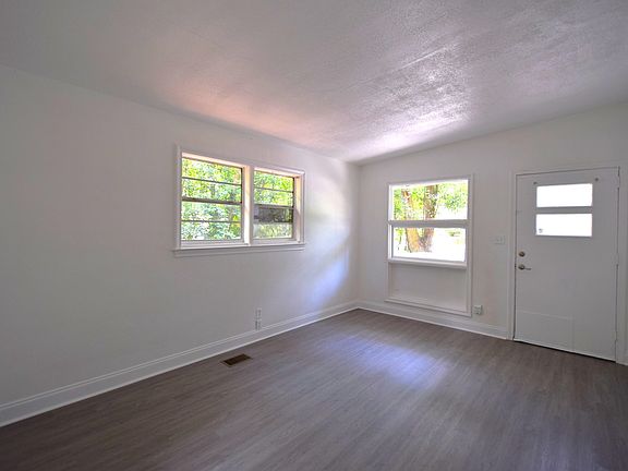 4th image of 1525 Mayhew St
