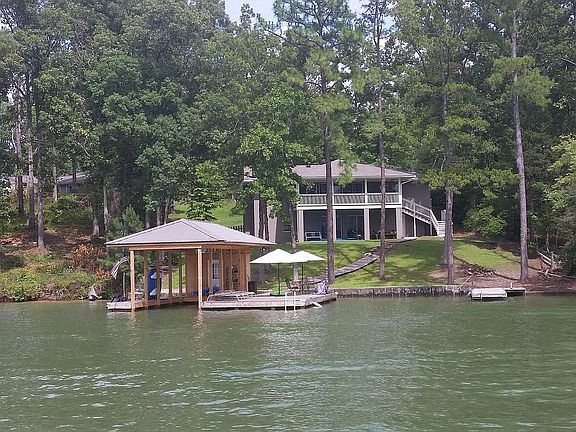 2nd image of 865 Holiday Dr