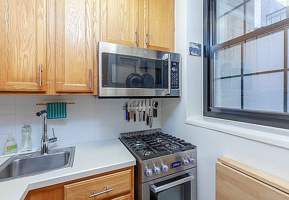 5th image of 333 E 41st St APT 2B