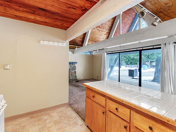 5th image of 1640 Willow Ave