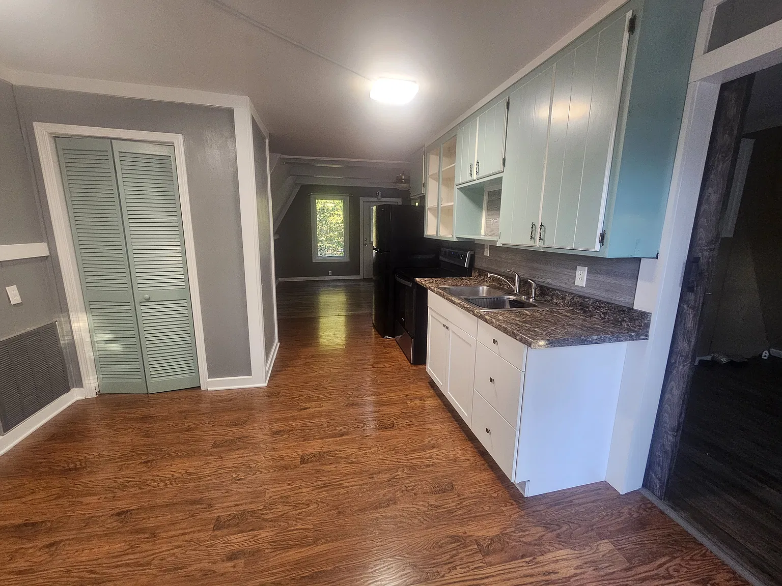3 bed, 1208 sqft, $1,800 — Photo 3