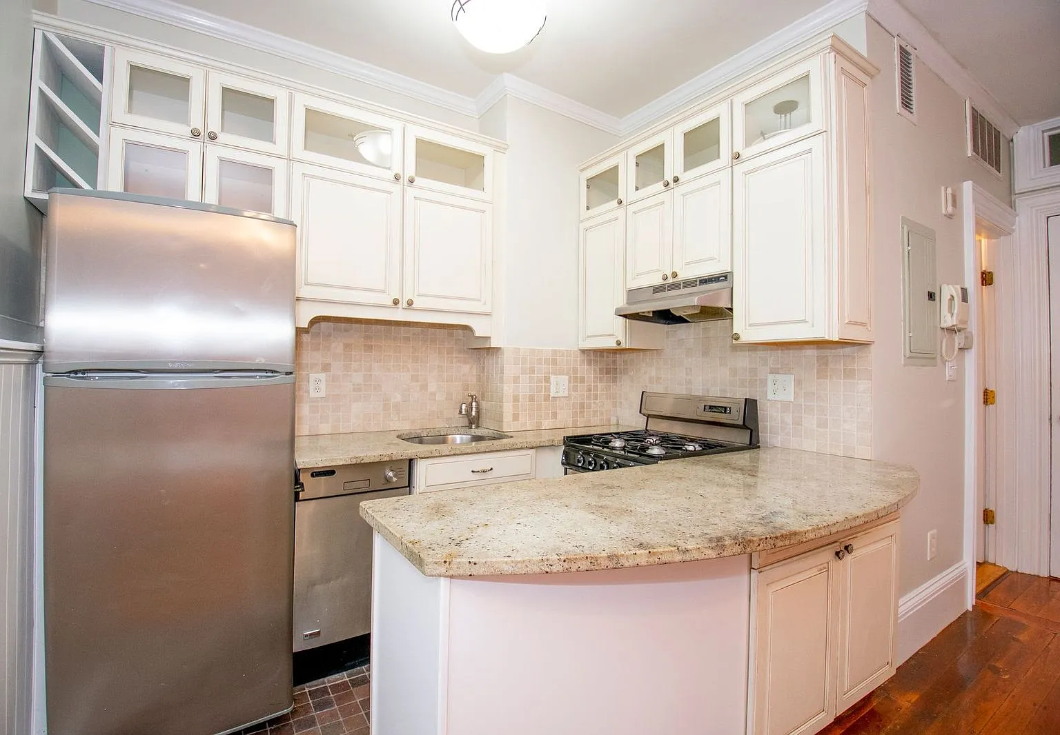 1 bed, 472 sqft, $2,850 — Photo 2