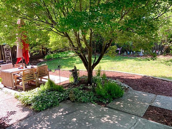 3rd image of 6847 Eldridge Dr