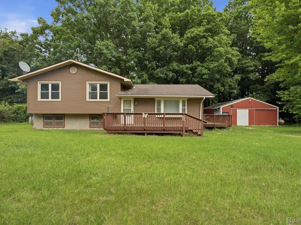 4762 Lonsberry Rd, Columbiaville, MI 48421