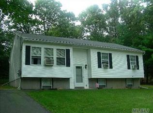 38 Pinegrove Ave, Medford, NY 11763