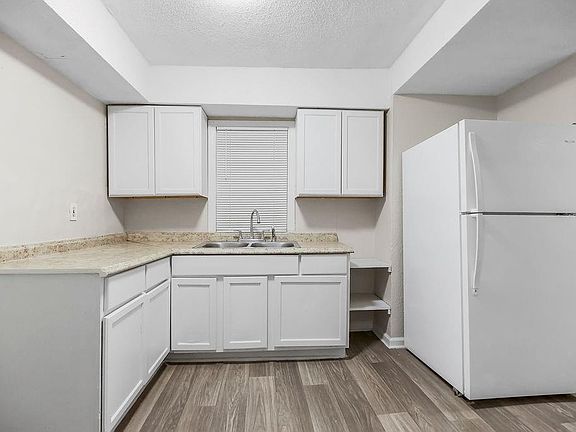 2nd image of 8411 Olive St